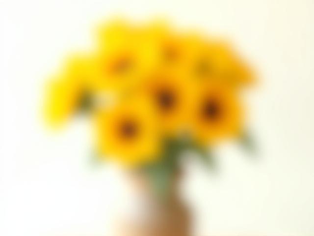 Sunny Day Delight - isang arrangement ng sunflower at eucalyptus.